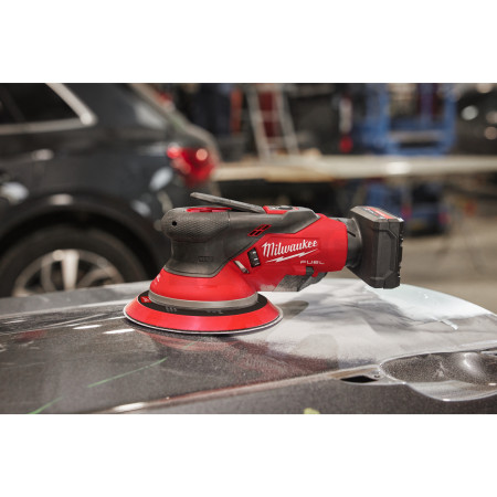 MILWAUKEE M12 FUEL™ 150 mm excentrická bruska s oběžným kolem 2,5 mm 4933493649
