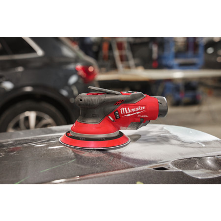 MILWAUKEE M12 FUEL™ 150 mm excentrická bruska s oběžným kolem 2,5 mm 4933493649