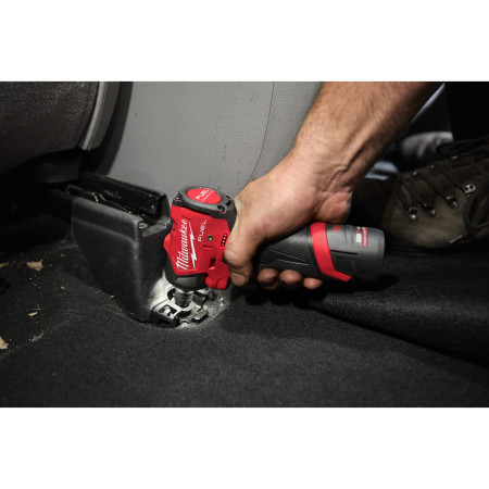 MILWAUKEE M12 FSCIWF14-0 FUEL ¼″ rázový utahovák s třecím kroužkem, 136 Nm 4933498973