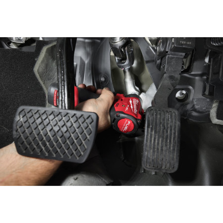 MILWAUKEE M12 FSCIWF14-252X FUEL™ ¼″ subkompaktní rázový utahovák s třecím kroužkem, 136 Nm, 2x aku M12 HB2.5 + C12 C 4933498974