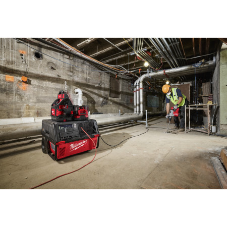 MILWAUKEE Pojízdný zdroj energie 7 200/ 3 600 W, 6,0 kWh 4933500156