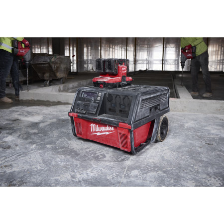 MILWAUKEE Pojízdný zdroj energie 7 200/ 3 600 W, 6,0 kWh 4933500156