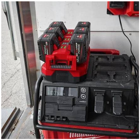 MILWAUKEE M18 MPC6 Mobilní rychlonabíječka PACKOUT se šesti sloty 4932498551
