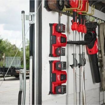 MILWAUKEE M18 MDBSC mobilní super nabíječka se dvěma sloty 4932498557