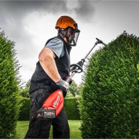 MILWAUKEE M18 FHETE22-802 M18 FUEL prodloužený tyčový plotostřih 216 cm 4933498516