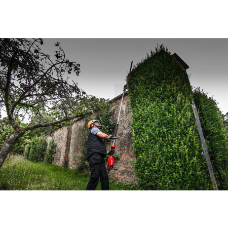 MILWAUKEE M18 FHETE27-0 FUEL prodloužený tyčový plotostřih 267 cm 4933492910