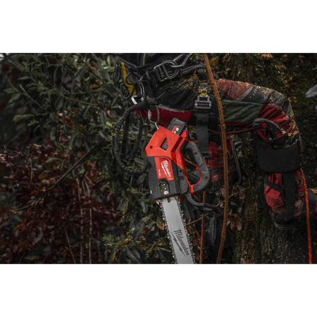 MILWAUKEE M18 FTHCHS30-802 FUEL řetězová pila s horní rukojetí a lištou 30 cm 4933499221