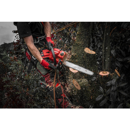 MILWAUKEE M18 FTHCHS30-802 FUEL řetězová pila s horní rukojetí a lištou 30 cm 4933499221