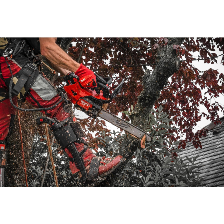 MILWAUKEE M18 FTHCHS30-802 FUEL řetězová pila s horní rukojetí a lištou 30 cm 4933499221