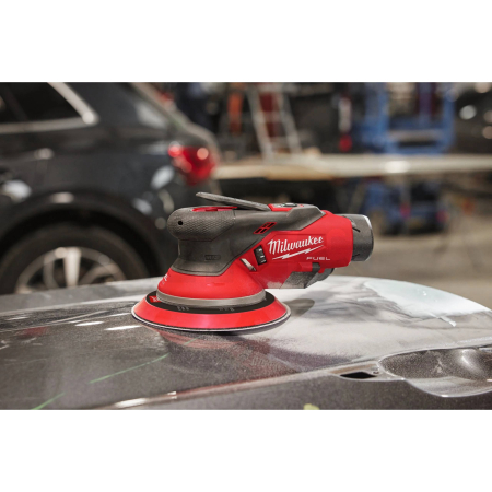 MILWAUKEE M12 FROS2.5-0 FUEL 150 mm excentrická bruska s oběžným kolem 2,5 mm 4933493647