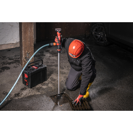 MILWAUKEE M12 BSWP M12™ HYDROPASS™ uhlíkové tyčové vodní čerpadlo 4933479639