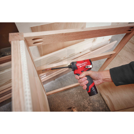 MILWAUKEE M12 FUEL™ subkompaktní rázový utahovák ¼″ hex 4933479877