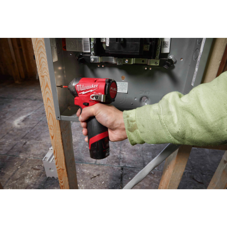 MILWAUKEE M12 FUEL™ subkompaktní rázový utahovák ¼″ hex 4933479877