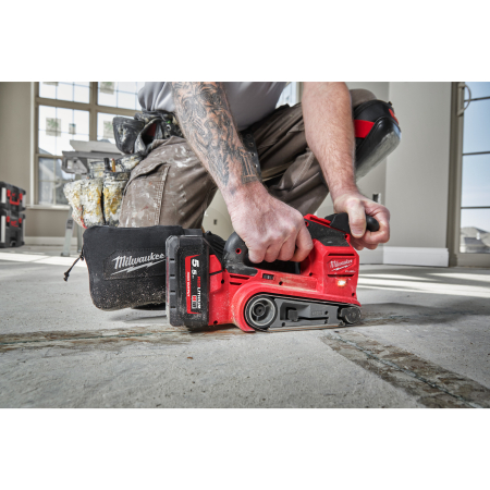 MILWAUKEE M18 FBTS75-0 M18 FUEL 75 mm pásová bruska 4933479614