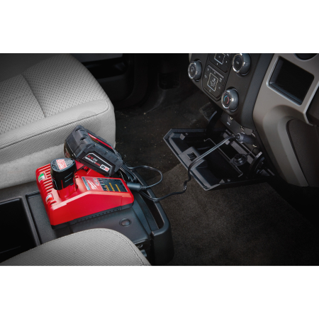 MILWAUKEE M12-18AC - M12™-M18™ nabíječka do auta 4932459205