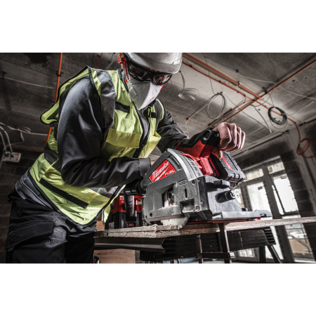 MILWAUKEE M18 FUEL™ 55 mm ponorná pila na dřevo a plast 4933478778