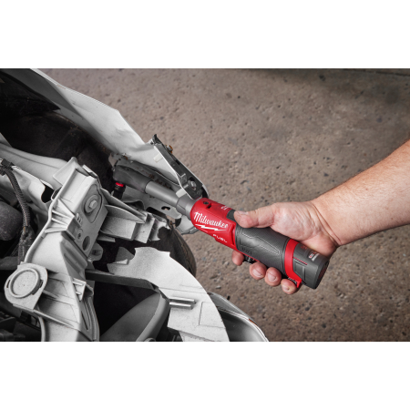 MILWAUKEE M12 FUEL™ ⅜″ vysokorychlostní ráčna s prodlouženou hlavou 4933480791