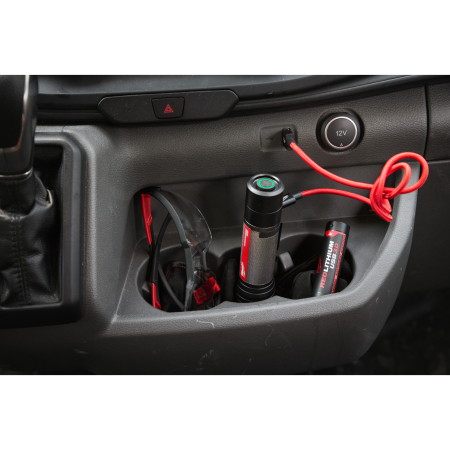 MILWAUKEE L4 FL2000-301 Svítilna s výkonem 2000 lumenů a USB nabíjením 4933479637