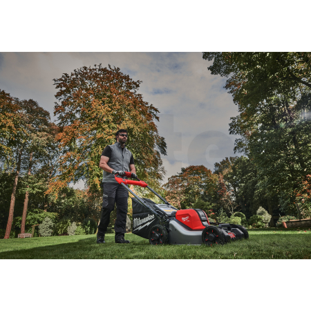 MILWAUKEE M18 F2LM4 Aku sekačka na trávu, záběr 46 cm, s pojezdem, s košem, 2x aku M18 FB8 + nabíječka  4933499215