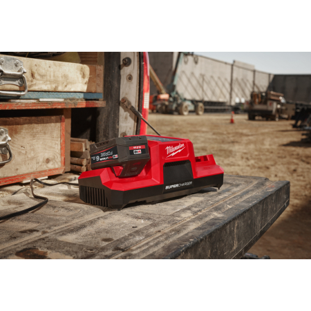 MILWAUKEE M18 FUEL supernabíječka se dvěma sloty 4932492532