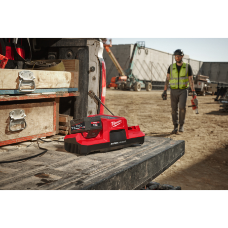MILWAUKEE M18 FUEL supernabíječka se dvěma sloty 4932492532