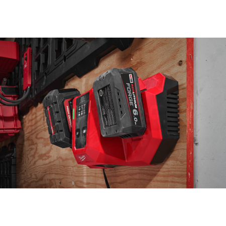 MILWAUKEE M18 FUEL supernabíječka se dvěma sloty 4932492532